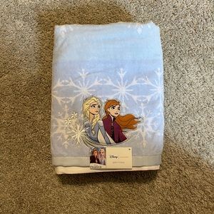 New!! Frozen II Bath Towel